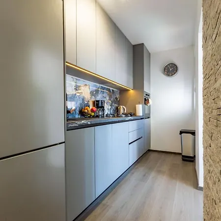 7th Heaven 2br With Balcony Daire