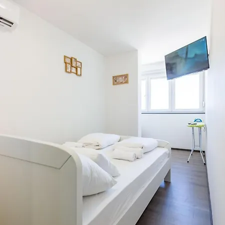 Daire 7th Heaven 2br With Balcony Zadar